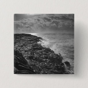 VS. Gesmolten lava stroomt bij zonsopgang de oceaa Vierkante Button 5,1 Cm