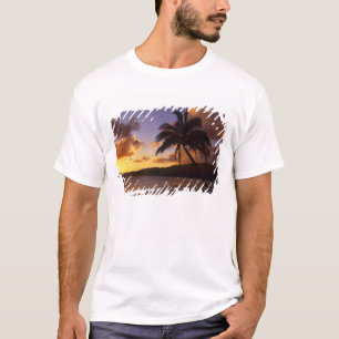 VS, Hawaï, Kauai, Kleurrijke zonsopgang in een 2 T-shirt
