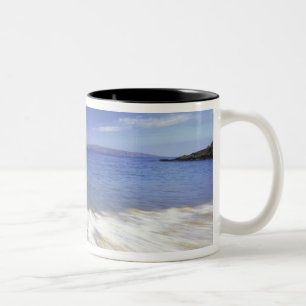 VS, Hawaï, Maui, Golven rollen naar Makena Tweekleurige Koffiemok