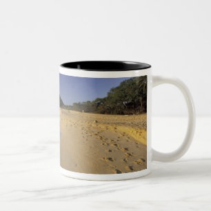 VS, Hawaï, Maui, Voetsporen in zand, Makena Tweekleurige Koffiemok