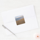 VS, Hawaii, Maui, Wailea, voetafdrukken op strand Vierkante Sticker (Envelop)