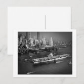 VS Hornet Sails Down East River New York City Briefkaart (Voorkant / Achterkant)