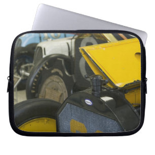 VS, Indiana, Indianapolis: Indianapolis Motor 5 Laptop Sleeve