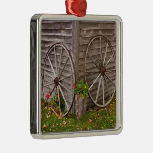 VS, Main. Wagon Wheels Metalen Ornament (Rechts)