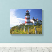 VS, Maine, Lubec. West Quoddy Head Lighthouse Canvas Afdruk (Insitu (Houten vloer))