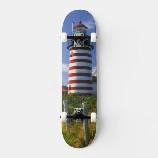 VS, Maine, Lubec. West Quoddy Head Lighthouse Skateboard (Voorkant)