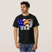 VS met een Amerikaanse vlag en een Amerikaanse waa T-shirt (Voorkant volledig)