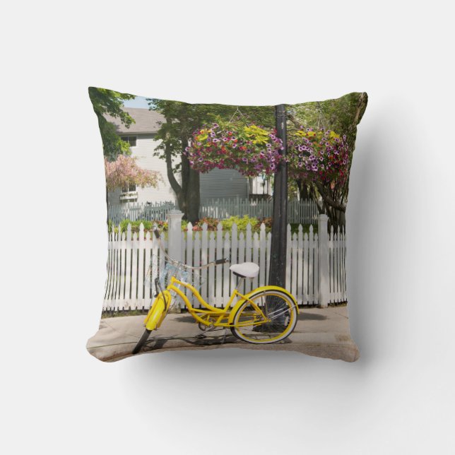 VS, Michigan, Mackinac Island. Gele fiets Kussen (Voorkant)