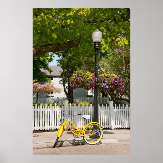 VS, Michigan, Mackinac Island. Gele fiets Poster (Voorkant)