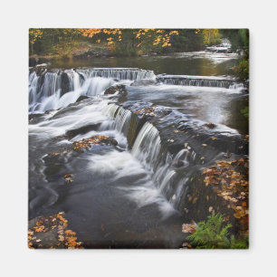 VS, Michigan, Upper Peninsula. Bond Falls en Magneet