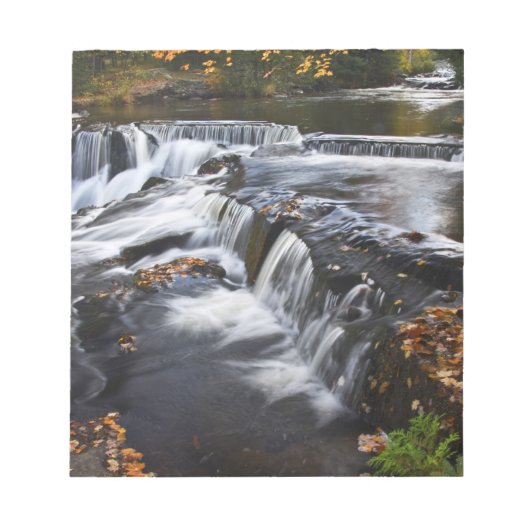 VS, Michigan, Upper Peninsula. Bond Falls en Notitieblok (Voorkant)