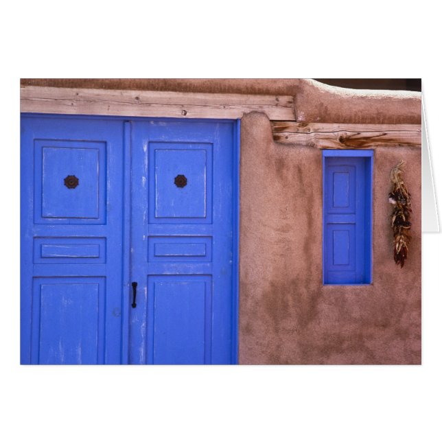 VS, New Mexico, Santa Fe. Uitzicht op blauwe deur  (Voorkant Horizontaal)