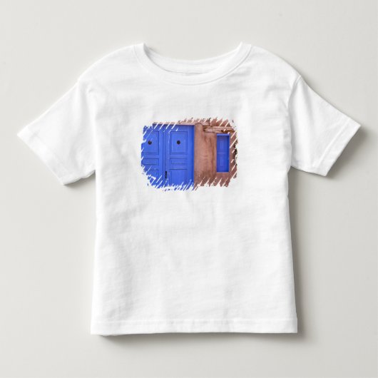 VS, New Mexico, Santa Fe. Uitzicht op blauwe deur Kinder Shirts (Voorkant)