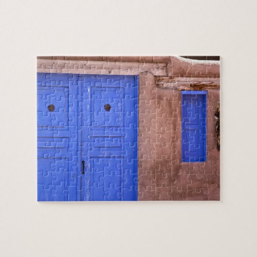 VS, New Mexico, Santa Fe. Uitzicht op blauwe deur Legpuzzel (Horizontaal)