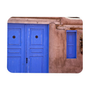 VS, New Mexico, Santa Fe. Uitzicht op blauwe deur  Magneet