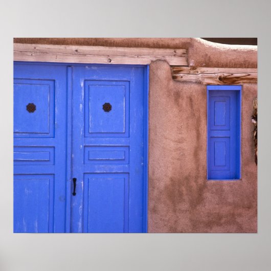 VS, New Mexico, Santa Fe. Uitzicht op blauwe deur Poster (Voorkant)