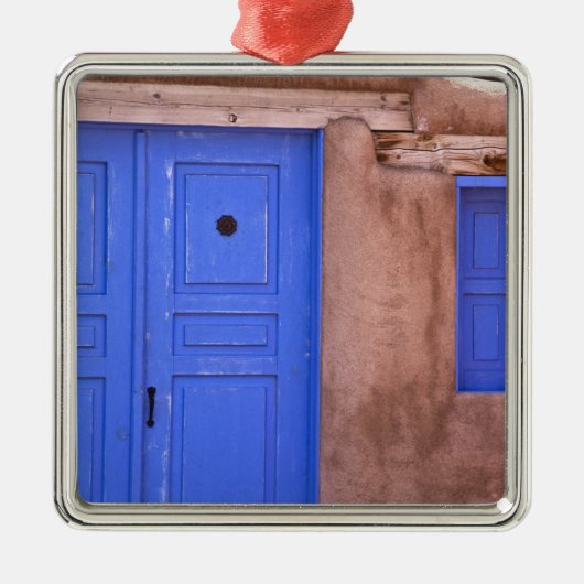 VS, New Mexico, Santa Fe. Uitzicht van een blauwe  Metalen Ornament (Voorkant)