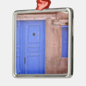 VS, New Mexico, Santa Fe. Uitzicht van een blauwe  Metalen Ornament (Links)