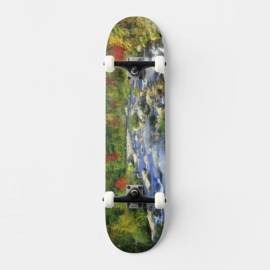 VS, New York. Een waterval in de Adirondack Skateboard (Voorkant)