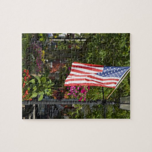 VS, New York, Lewiston. Amerikaanse vlag bevestigd Legpuzzel (Horizontaal)