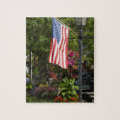 VS, New York, Lewiston. Amerikaanse vlag bevestigd Legpuzzel (Verticaal)