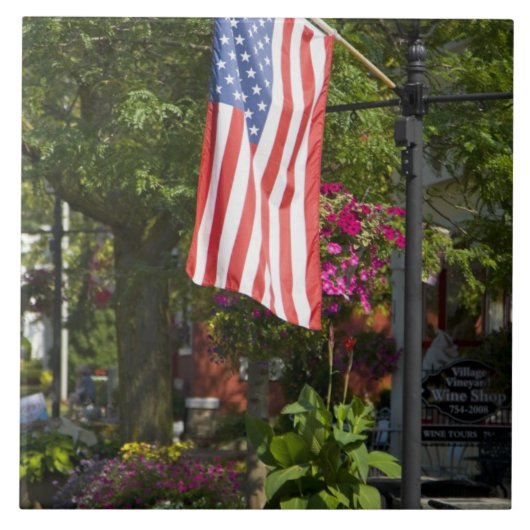 VS, New York, Lewiston. Amerikaanse vlag bevestigd Tegeltje (Voorkant)