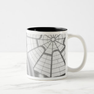 VS, New York, New York City: De Guggenheim 3 Tweekleurige Koffiemok