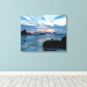 VS, Oregon, Bandon Beach. Zeemeeuw op rots Canvas Afdruk (Insitu (Houten vloer))
