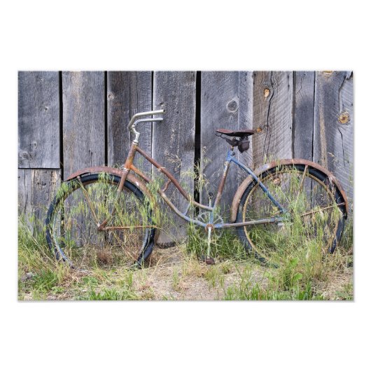 VS, Oregon, Bend. Een vervallen oude fiets Foto Afdruk (Voorkant)