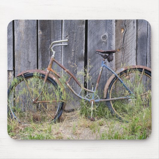 VS, Oregon, Bend. Een vervallen oude fiets Muismat (Voorkant)