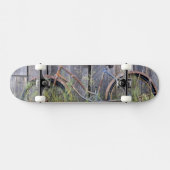 VS, Oregon, Bend. Een vervallen oude fiets Skateboard (Horizontaal)