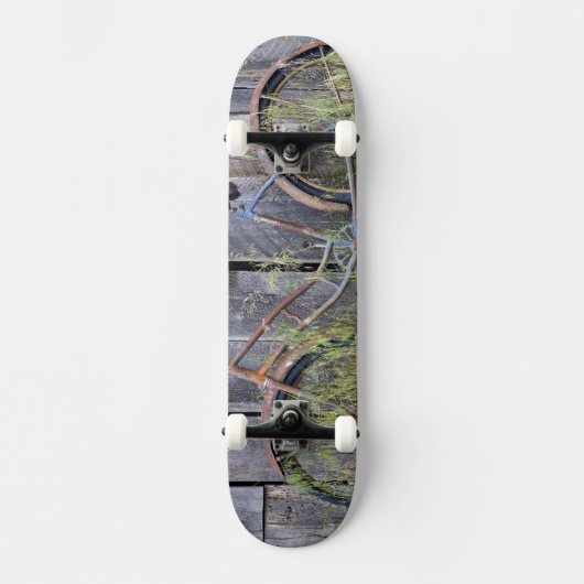 VS, Oregon, Bend. Een vervallen oude fiets Skateboard (Voorkant)