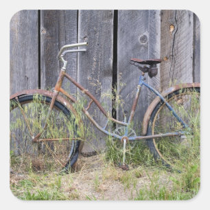VS, Oregon, Bend. Een vervallen oude fiets Vierkante Sticker