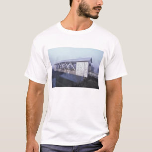 VS, Oregon. Door Gilkey gedekte overbruggen T-shirt