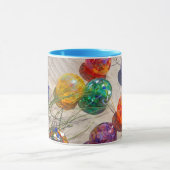 VS, Oregon. Kleurrijke glasvezel op zand duin Mok (Midden)