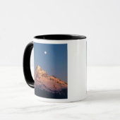 VS, Oregon, Mt Hood. Zonsondergang creëert alpengl Mok (Voorkant links)