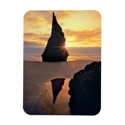 VS, Oregon. Rotsformatie bij zonsondergang Magneet (Verticaal)