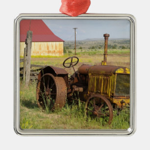 VS, Oregon, Shaniko. Roestige oude tractor in Metalen Ornament
