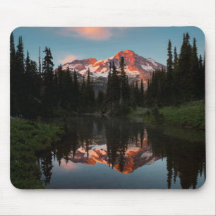 VS, staat Washington. Mt. Rainier weerspiegeld Muismat