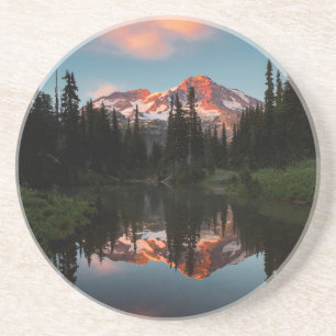 VS, staat Washington. Mt. Rainier weerspiegeld Zandsteen Onderzetter