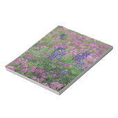 VS, Texas Hill Country. Bluebonnets onder phlox Notitieblok (Linkerzijde)