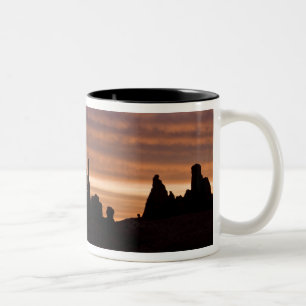 VS, Utah, Monument Valley National Park. 2 Tweekleurige Koffiemok
