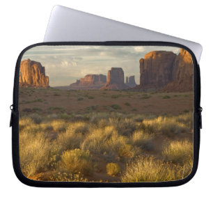 VS, Utah, Monument Valley National Park. Laptop Sleeve