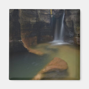 VS, Utah, Zion National Park. Keyhole Falls in Magneet