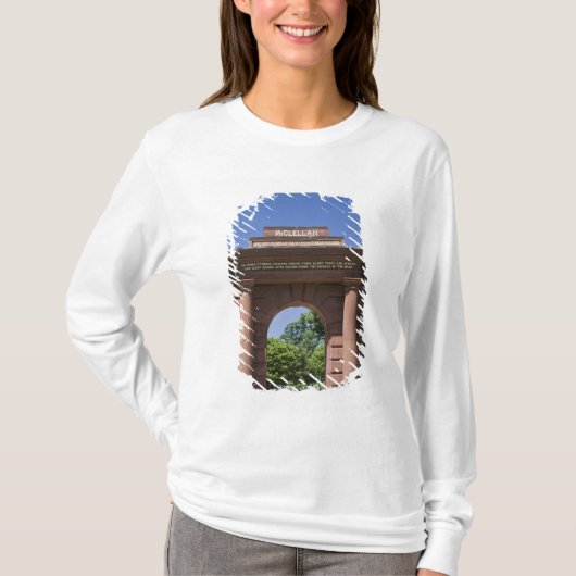 VS, VA, Arlington. McClellan Gate in Arlington T-shirt (Voorkant)