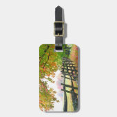 VS, Vermont. Hek onder herfstloof. Bagagelabel (Voorkant verticaal)