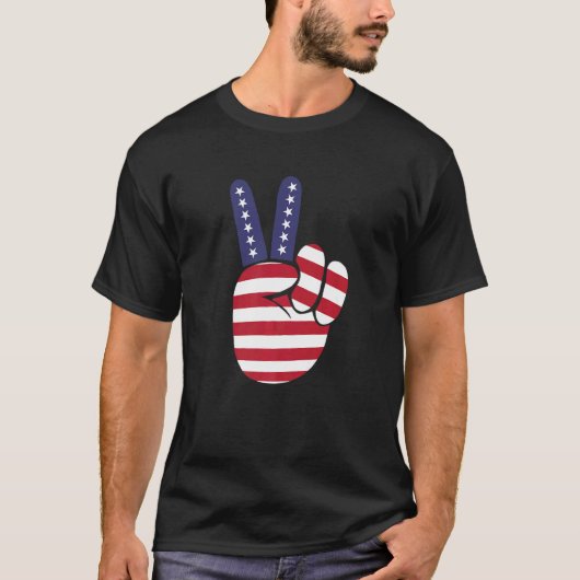 VS Victory Finger Amerikaanse Vlag Vredesbord T-shirt (Voorkant)