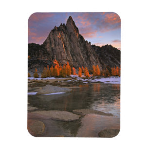 VS, Washington, Cascade Mountains. Prusik Peak Magneet
