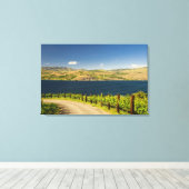 VS, Washington, Lake Chelan. Wijngaard Canvas Afdruk (Insitu (Houten vloer))