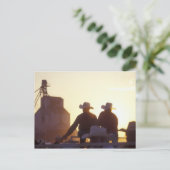VS, Wyoming, Pine Bluffs. Twee mannen schudden Briefkaart (Staand voorkant)